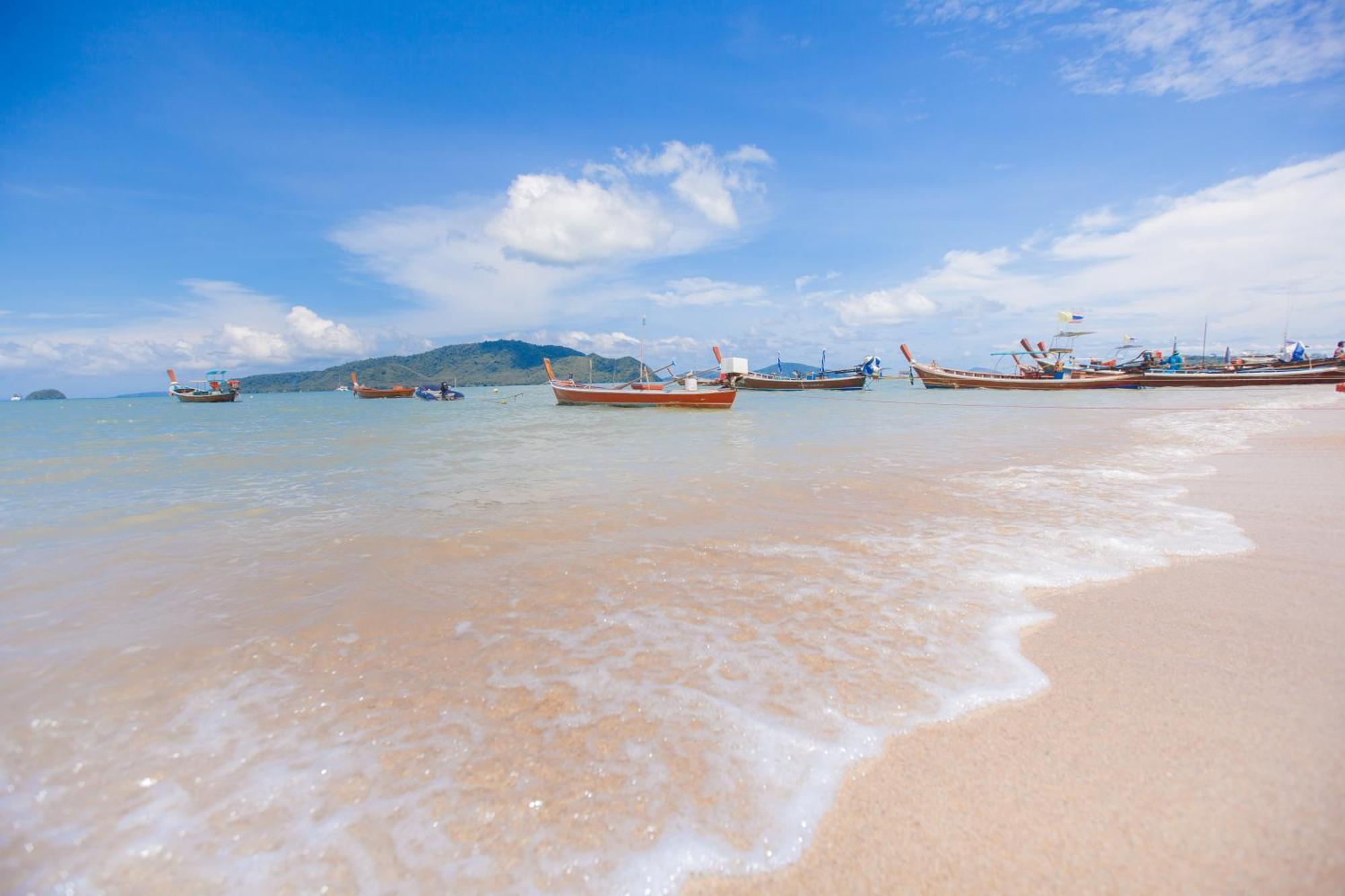 Blue Beach Grand Resort And Spa Rawai Extérieur photo